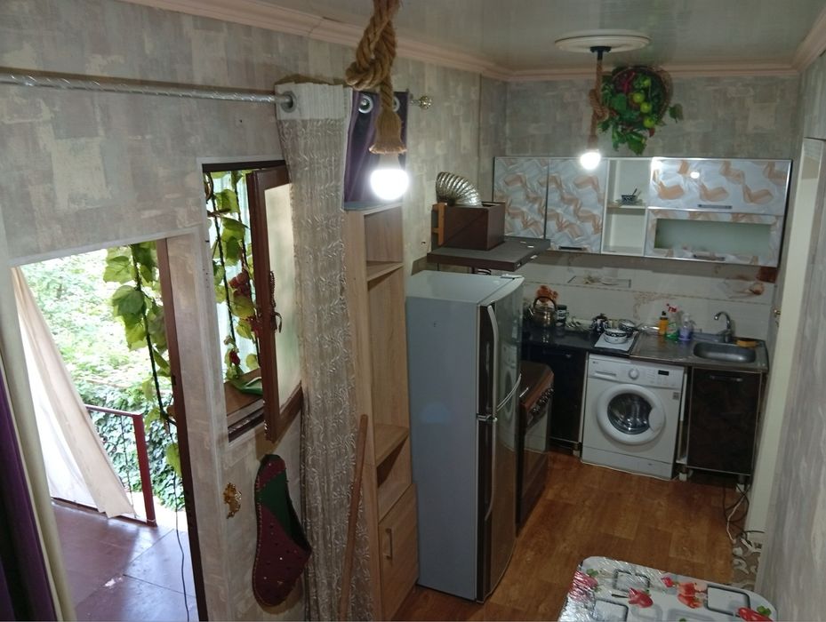 Продаю квартиру,Алмазар,мед городок,1в2/1/4 с отдельным входом !