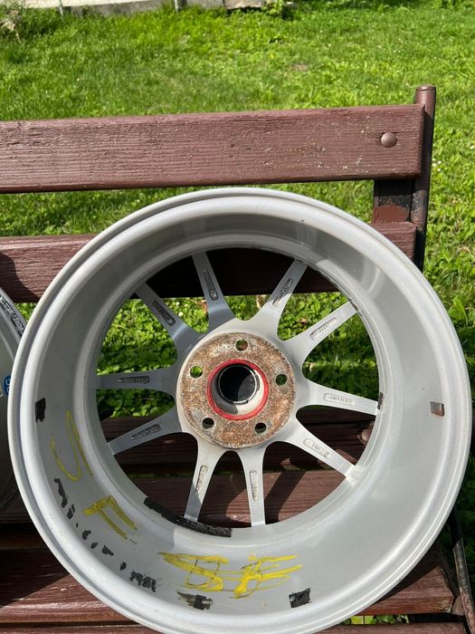 Vând jante Audi r16