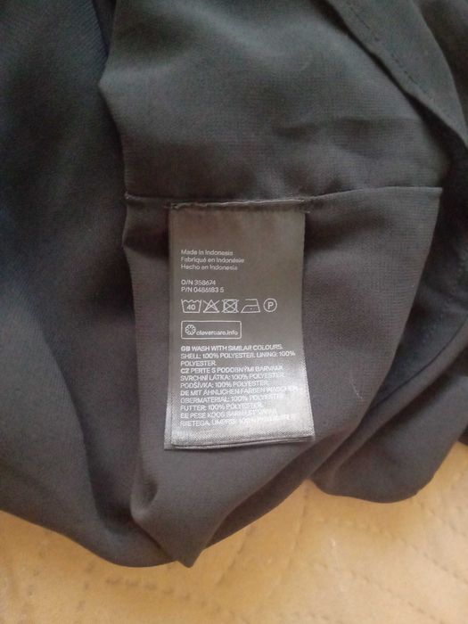 Черна ефирна рокля H&M