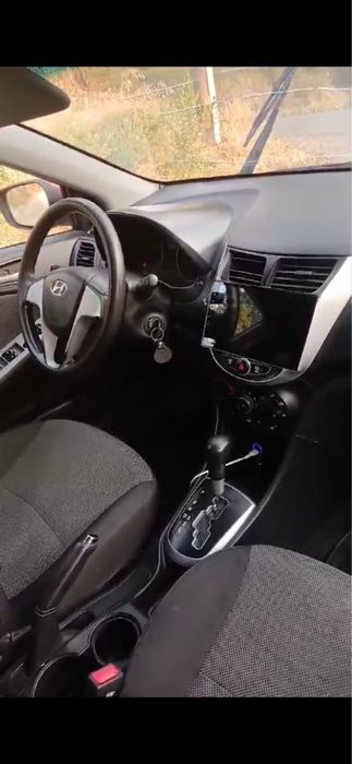 Hyundai Accent красный