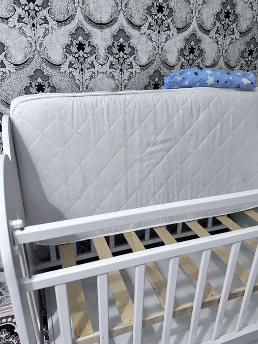 Продам детский кроват маятник