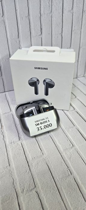 Samsung.  buds 3