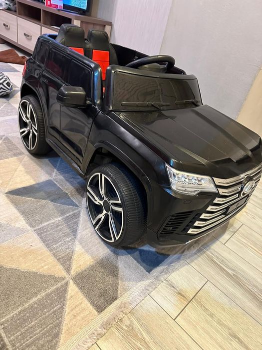 Детская машинка на пульте