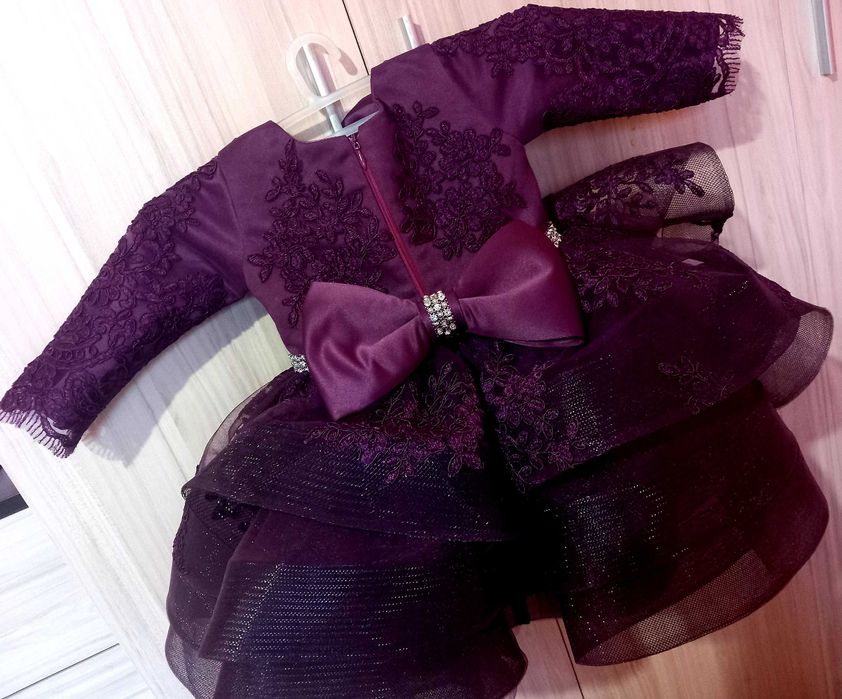 Бутикова рокля за момиченце на годинка в актуален за сезона цвят.