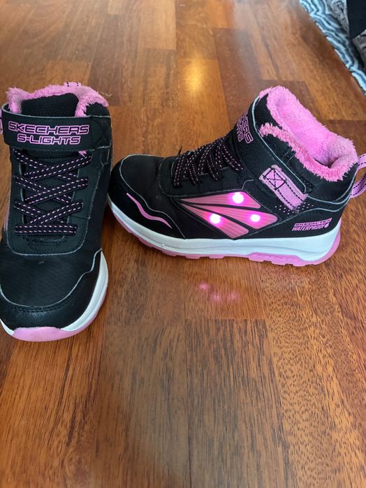 Непримокаеми боти Sketchers