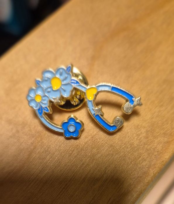 Метални значки, пинове и брошки