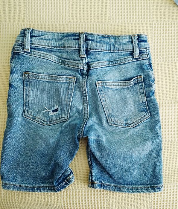 Подарявам къси дънкови панталони H&M за момче 4-5 години