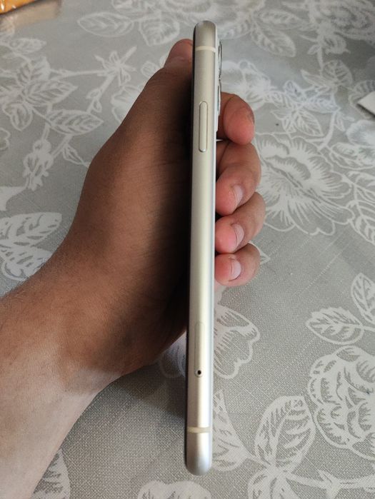 Продам iPhone 11