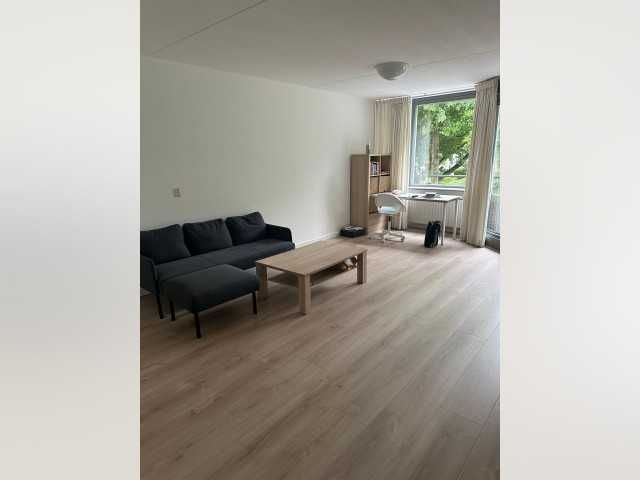 Дава се под наем Двустаен апартамент в София, Център - 55 кв.м за 397.8 € - Снимка #3