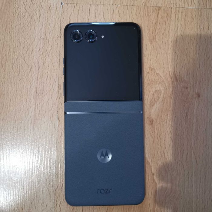 Motorola razr 50