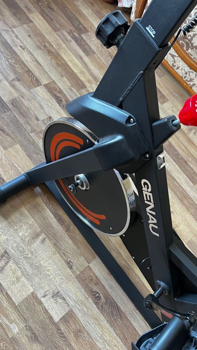 Велотренажер Genau Spin Bike W101 — в отличном состоянии