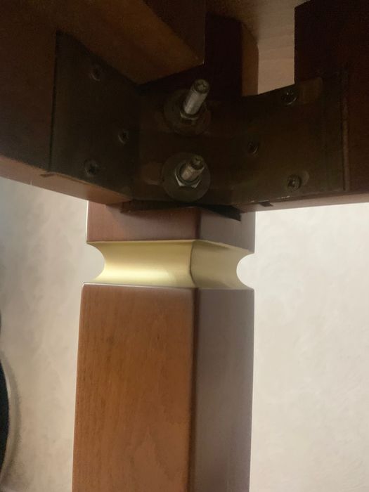 Продается стенка -горка и стол для гостийной