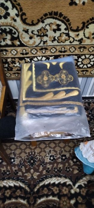 Мужской чапан золотой  вышивкой