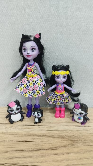 Семья енотов enchantimals