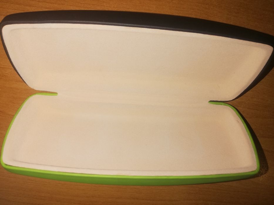 Toc de ochelari deosebit verde si albastru