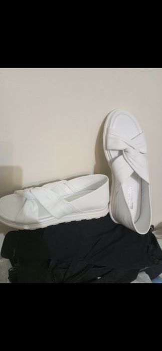 Женские босоножки