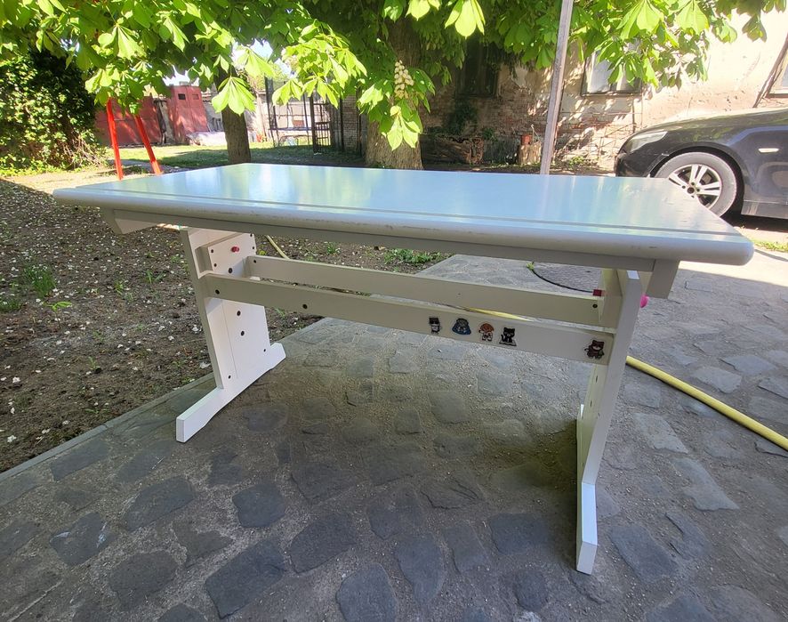 Vand birou copii,reglabil pe inaltime, cu blat ce se poate inclina