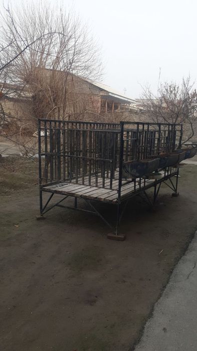 Yaxshi holatda kantiner materialdan tayyorlangan  toʻrt honali baquvva