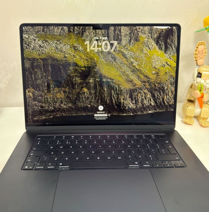 Macbook Air 15” Midnight| M5 | 16GB RAM | 512GB SSD| 3 Cicluri incarcare