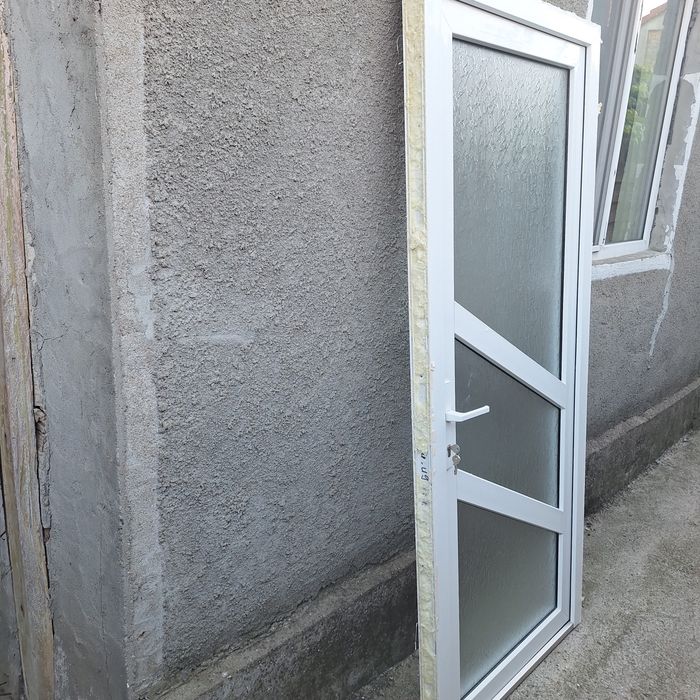 Ușii de vinzare termopan interior