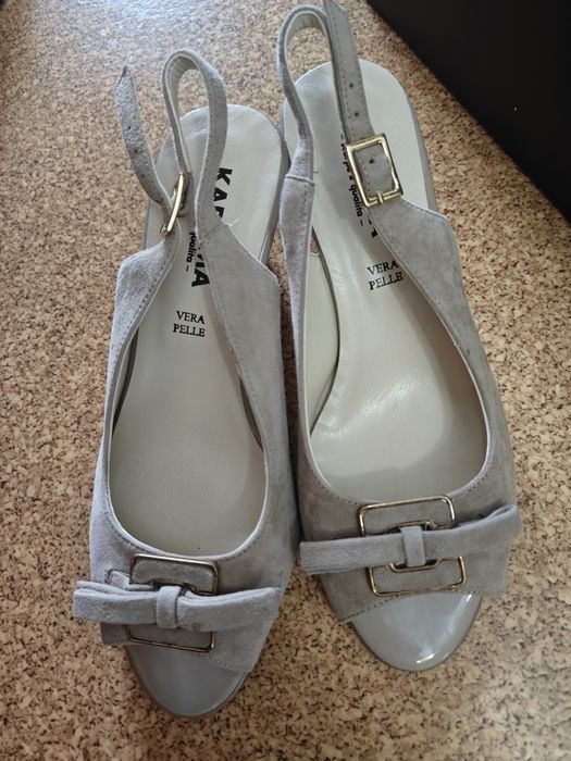 Vand incaltaminte noua