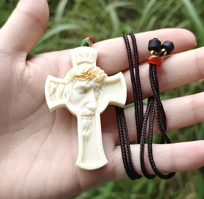 Pandantiv Cruce Iisus Hristos, Sculptat, Aspect Fildes + Snur Reglabil