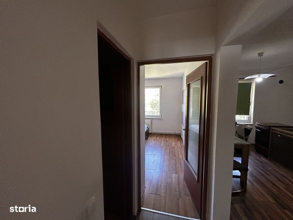 Apartament decomandat, etaj 1, izolat cu balcon inchis, Baragan.