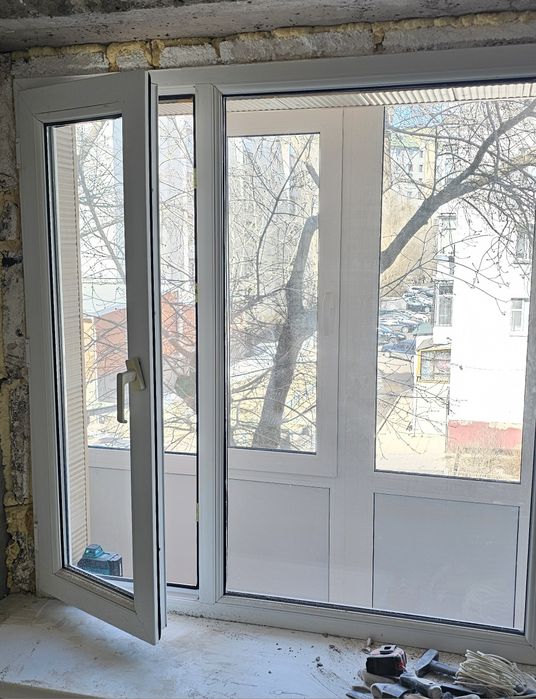 Окно пластиковое.Дверь пластиковая.Двойное  остекление.