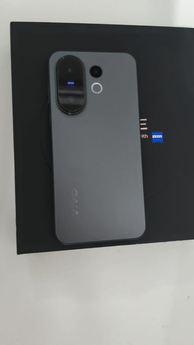 Продаю Vivo X200 Fe