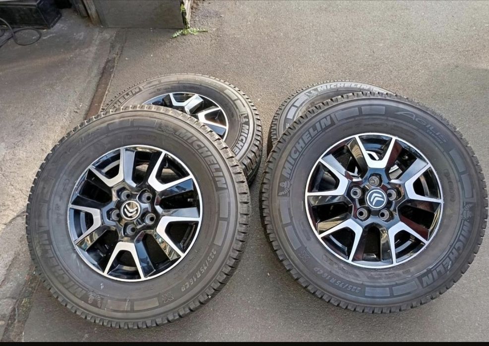 Jante Roti Ford Transit 235 65 16. C.  225 75 16C Continental Michelin