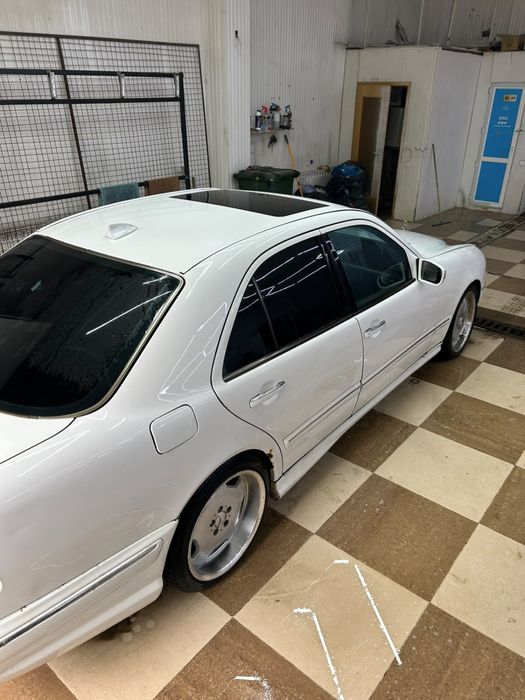 Mercedes Benz 210