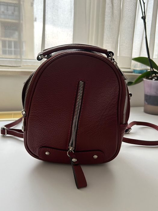 Мини червена кожена раница