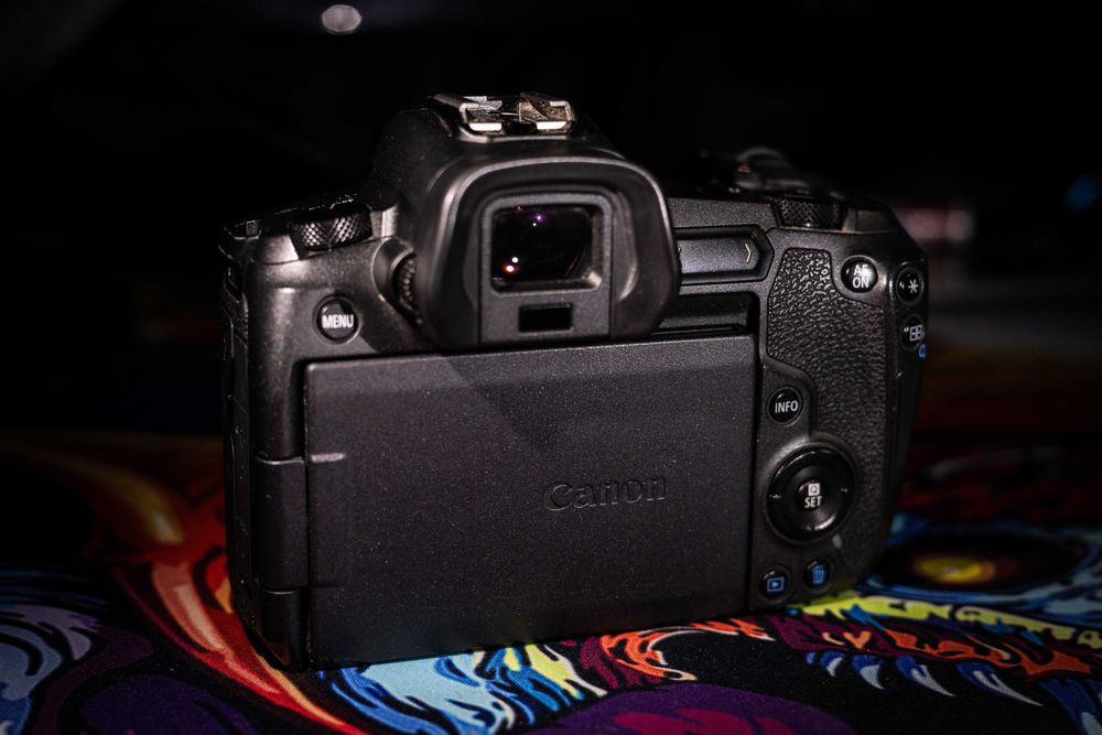 Canon EOS R + 50mm f 1.8 + EF-EOS R адаптер + аксесоари