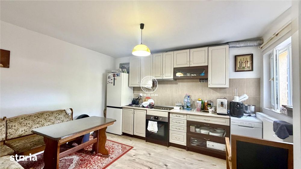 Vilă tip Duplex în Popricani • 5 Camere • Teren 460 mp
