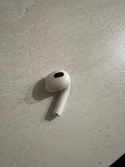 AirPods 3 - правый наушник