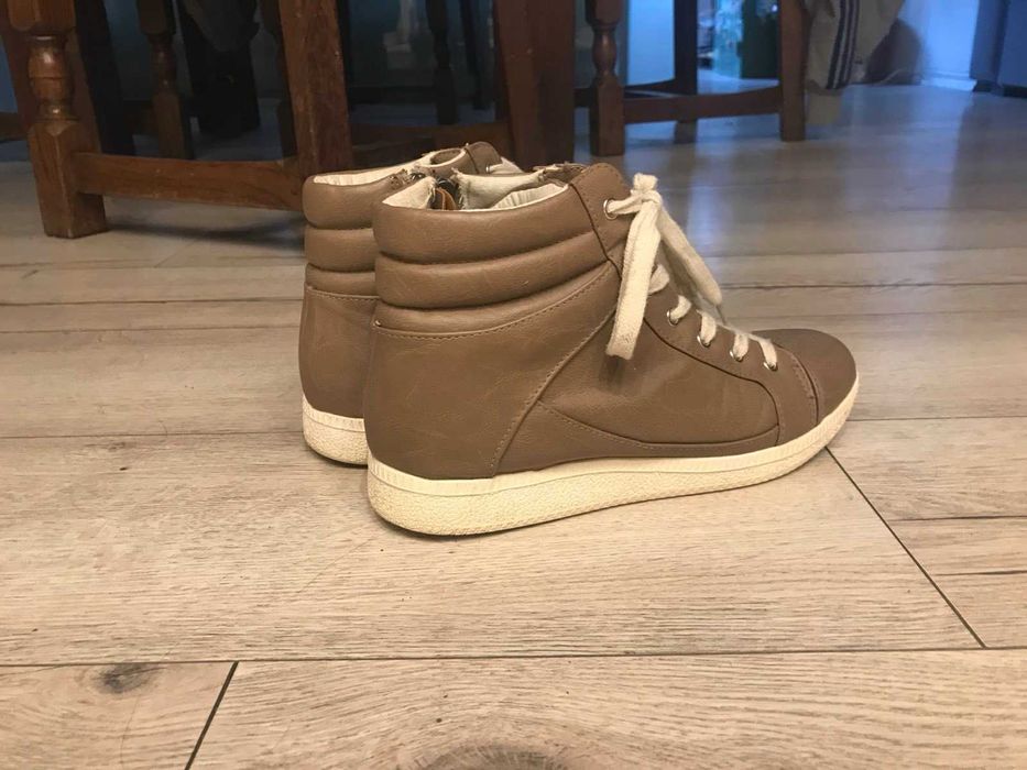 Продавам дамски боти и обувки