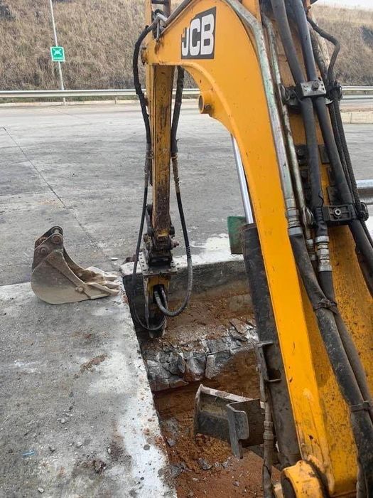 Inchiriez buldoexcavator miniexcavator