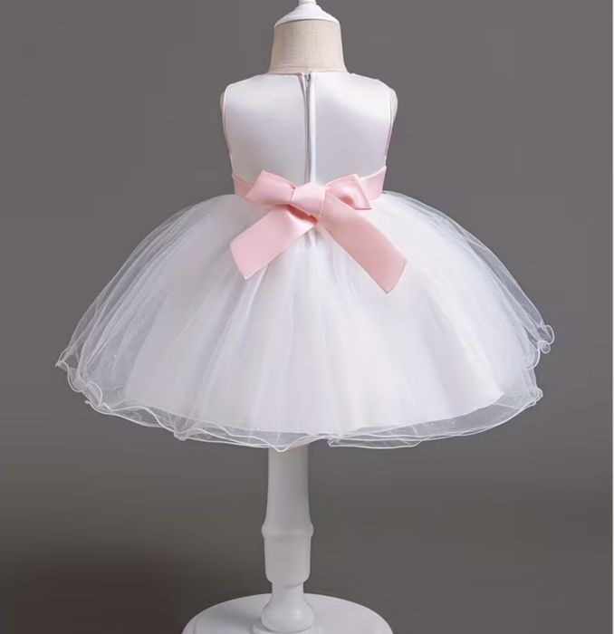 Продам платье для девочки размер 120