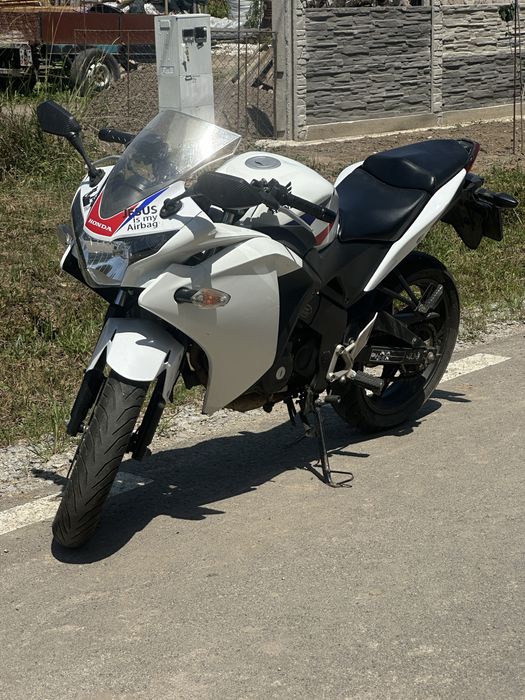 Honda CBR 125R (JC50) 2014 - Motor refăcut (133cc) | Acte la zi | Ideală A1