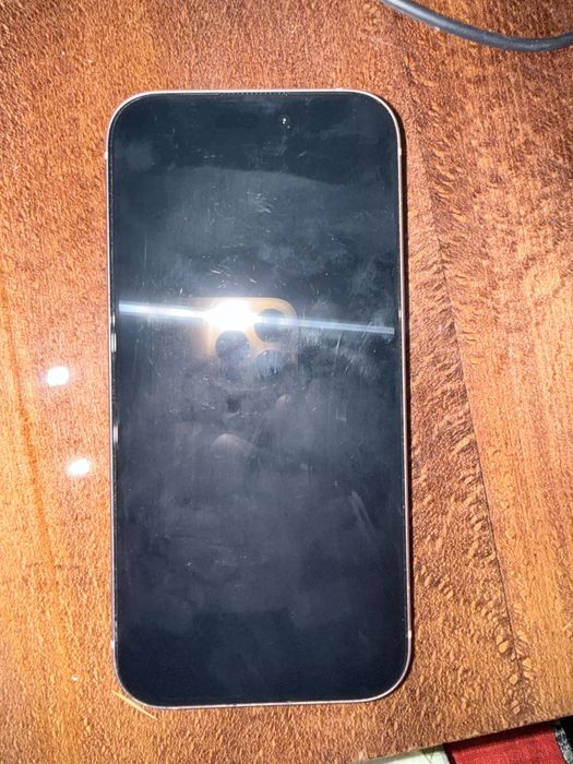 Телефон iphone 15
