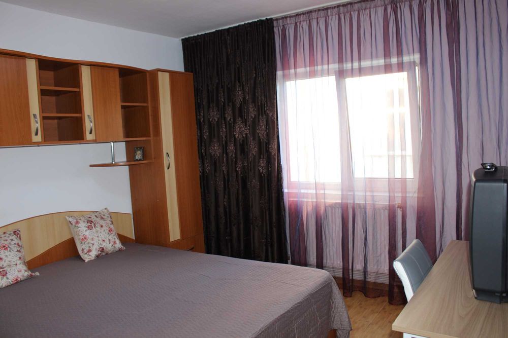 Închiriez apartament 3 camere decomandate, 75 mp – Zonă liniștită, aproape de școli și parc