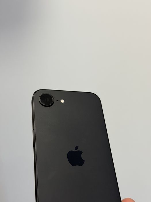 iPhone 16e - 61 цикъла
