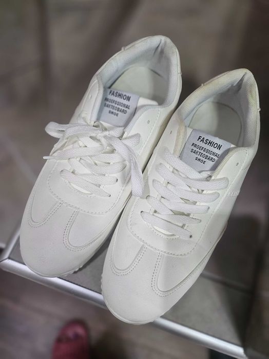 Универсални спортни обувки