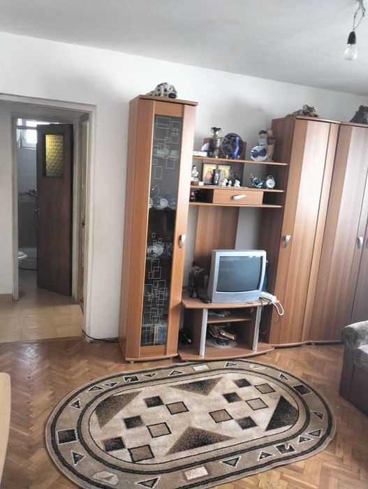 Vând  apartament.