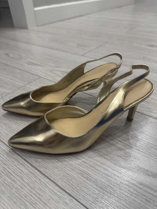 Туфли от charles & keith 36 размер
