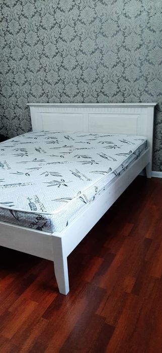 Двуспальная кровать