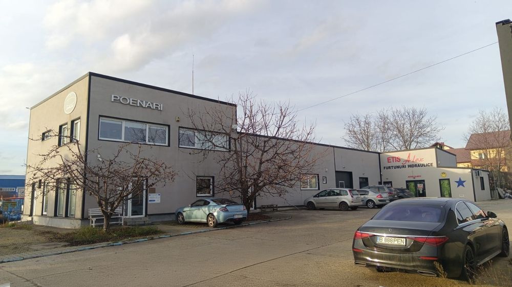 Hală și birouri pretabil spațiu comercial, clinică, birouri, producție