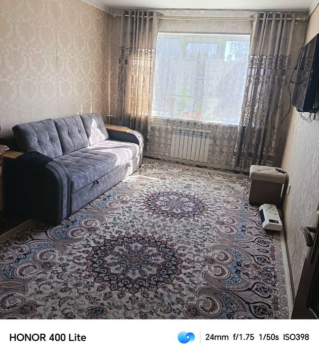 Срочно продаëтся 2 ком квартира на 4 этаже Мархабо