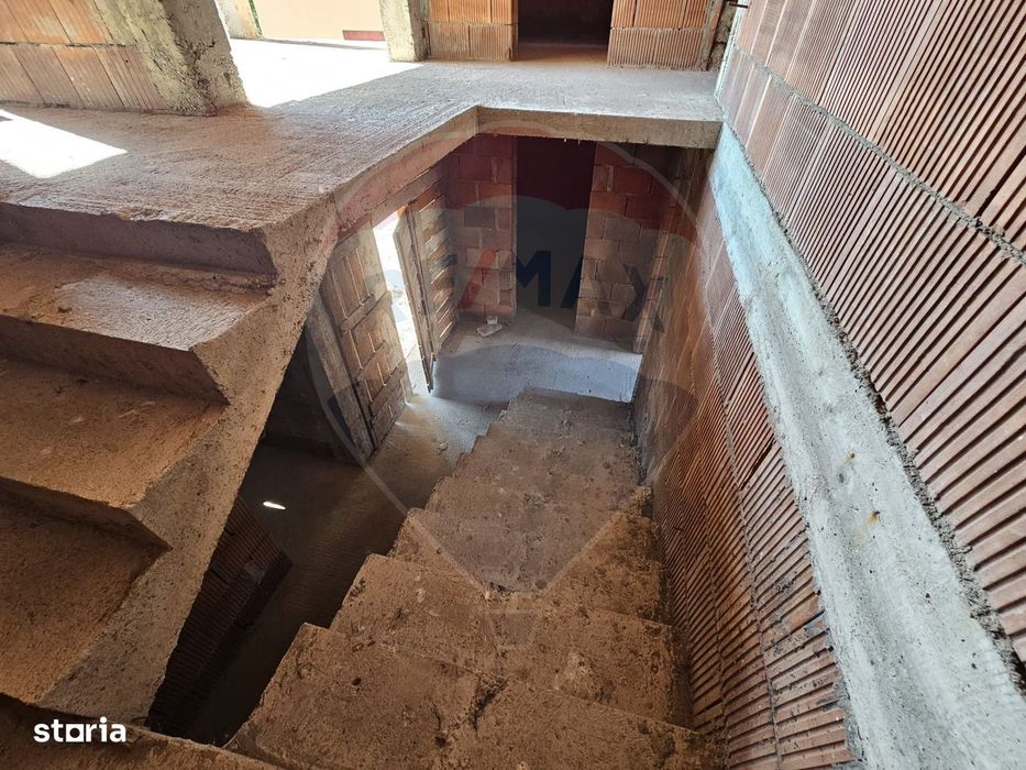 Casa la rosu