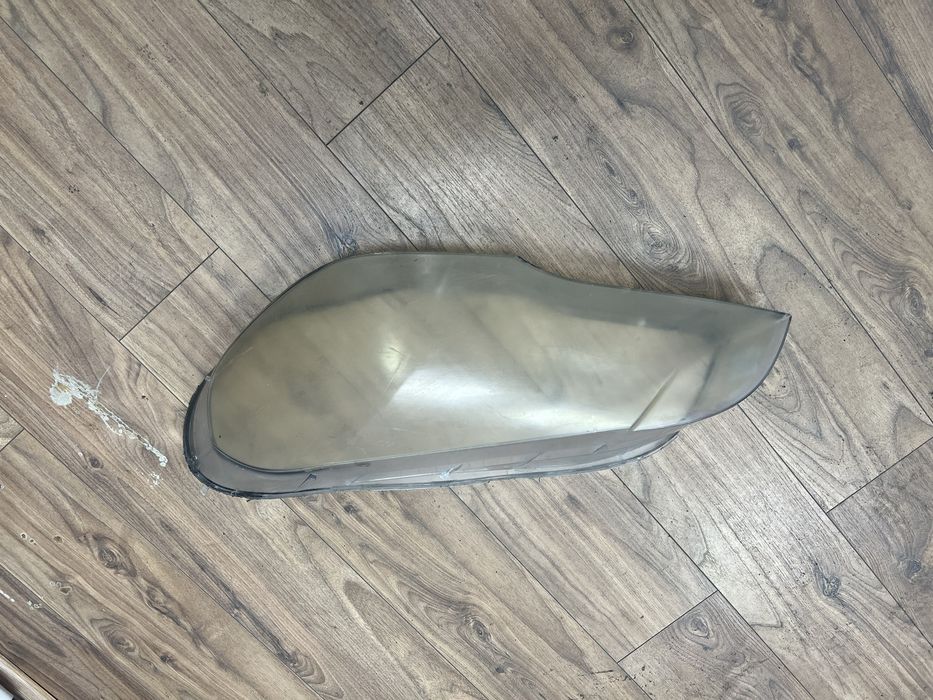 Продам стекло на переднию фару BMW